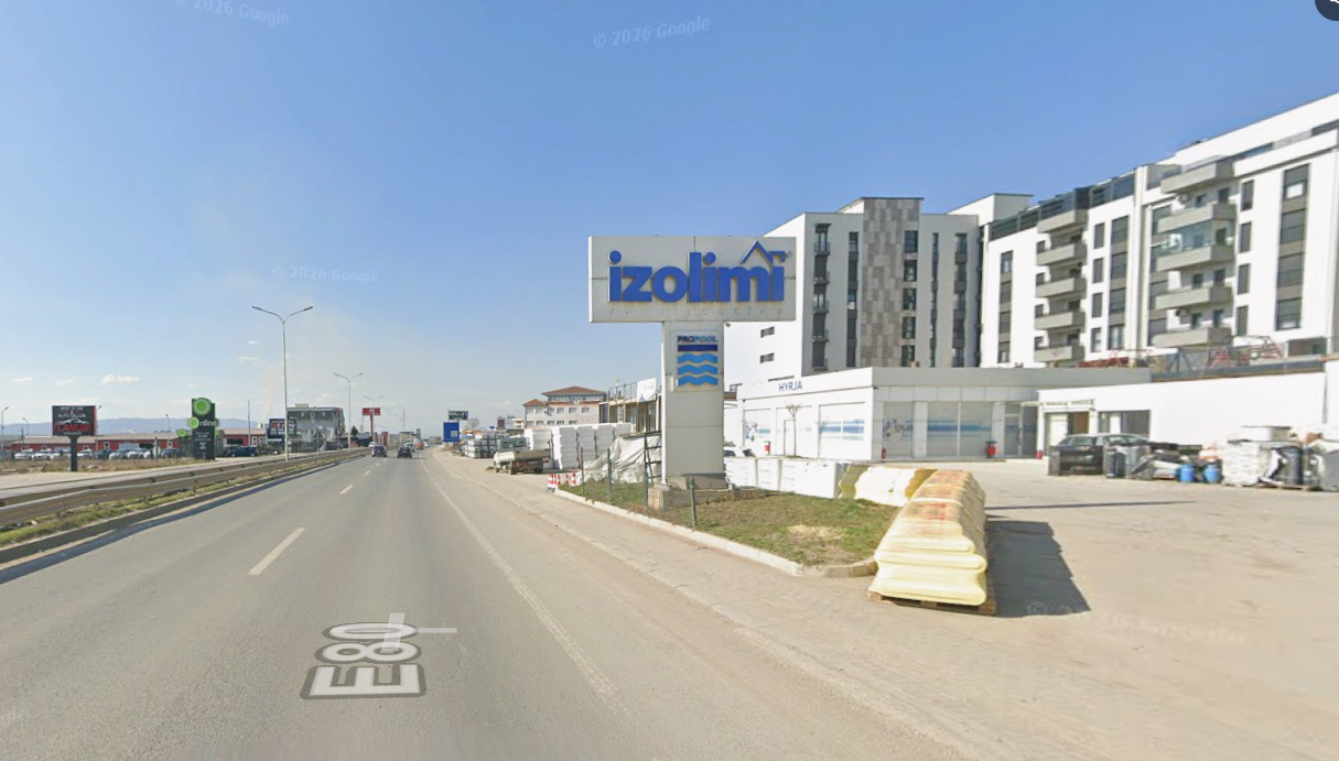 Tabela e madhe 'izolimi' në anën e djathtë
